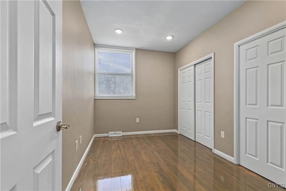 2118 East Genesee Street 202, Syracuse, New York 1, Syracuse, New York 13210, 2 Bedrooms Bedrooms, 4 Rooms Rooms,1 BathroomBathrooms,Residential Lease,For Rent,2118 East Genesee Street 202, Syracuse, New York 1,S1626781