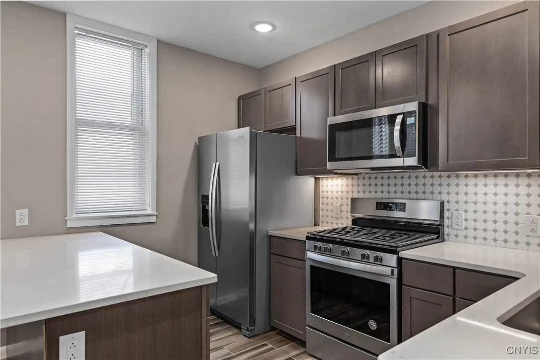 2118 East Genesee Street 202, Syracuse, New York 1, Syracuse, New York 13210, 2 Bedrooms Bedrooms, 4 Rooms Rooms,1 BathroomBathrooms,Residential Lease,For Rent,2118 East Genesee Street 202, Syracuse, New York 1,S1626781