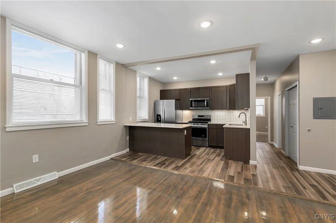 2118 East Genesee Street 202, Syracuse, New York 1, Syracuse, New York 13210, 2 Bedrooms Bedrooms, 4 Rooms Rooms,1 BathroomBathrooms,Residential Lease,For Rent,2118 East Genesee Street 202, Syracuse, New York 1,S1626781