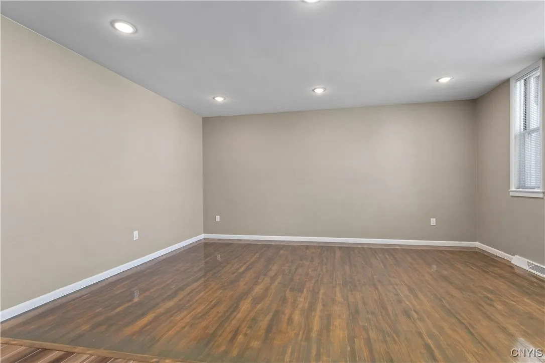 2118 East Genesee Street 202, Syracuse, New York 1, Syracuse, New York 13210, 2 Bedrooms Bedrooms, 4 Rooms Rooms,1 BathroomBathrooms,Residential Lease,For Rent,2118 East Genesee Street 202, Syracuse, New York 1,S1626781