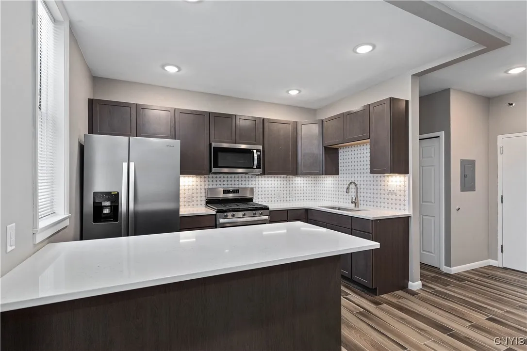 2118 East Genesee Street 202, Syracuse, New York 1, Syracuse, New York 13210, 2 Bedrooms Bedrooms, 4 Rooms Rooms,1 BathroomBathrooms,Residential Lease,For Rent,2118 East Genesee Street 202, Syracuse, New York 1,S1626781