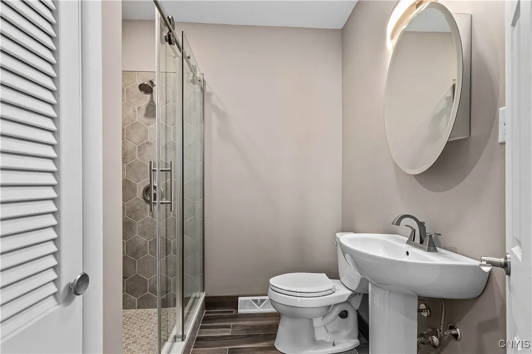 2118 East Genesee Street 202, Syracuse, New York 1, Syracuse, New York 13210, 2 Bedrooms Bedrooms, 4 Rooms Rooms,1 BathroomBathrooms,Residential Lease,For Rent,2118 East Genesee Street 202, Syracuse, New York 1,S1626781