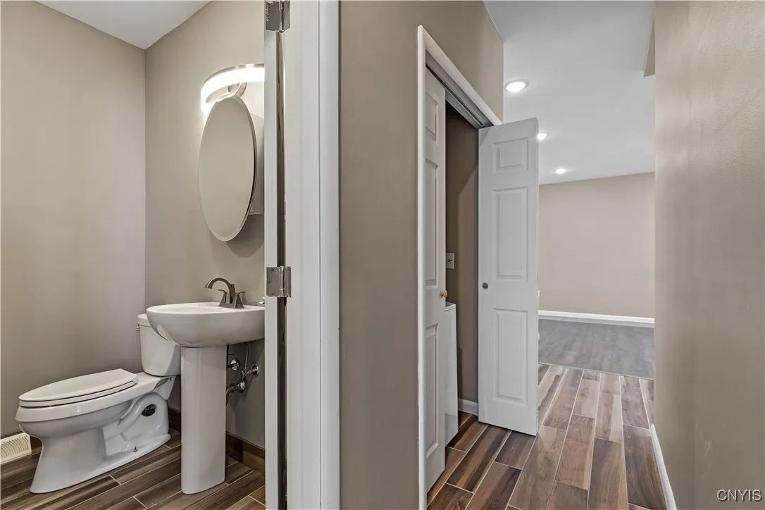 2118 East Genesee Street 202, Syracuse, New York 1, Syracuse, New York 13210, 2 Bedrooms Bedrooms, 4 Rooms Rooms,1 BathroomBathrooms,Residential Lease,For Rent,2118 East Genesee Street 202, Syracuse, New York 1,S1626781