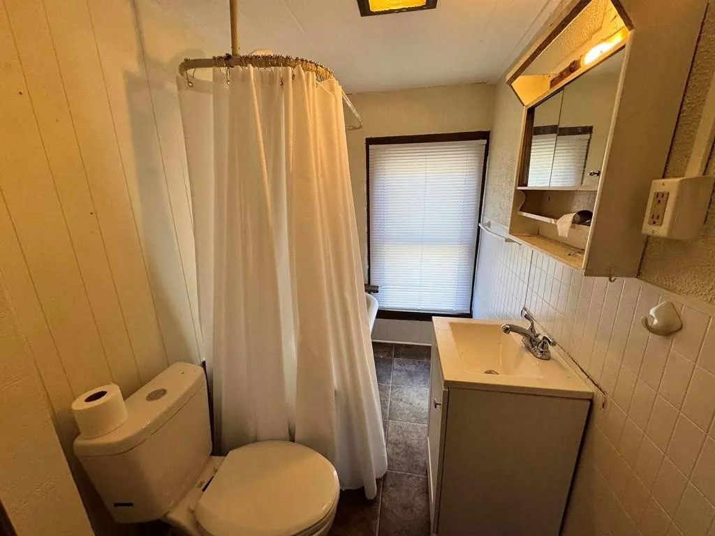 339 East Market Street Ext Upper, Corning City, Ne, Corning City, New York 14830, 2 Bedrooms Bedrooms, 6 Rooms Rooms,1 BathroomBathrooms,Residential Lease,For Rent,339 East Market Street Ext Upper, Corning City, Ne,R1626805