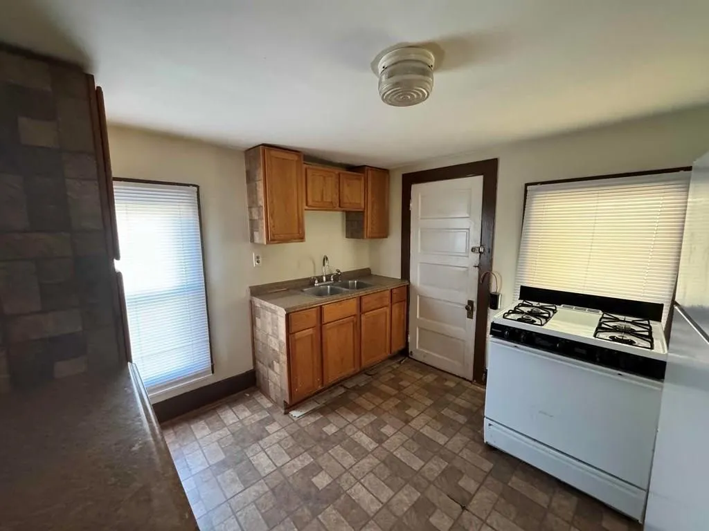 339 East Market Street Ext Upper, Corning City, Ne, Corning City, New York 14830, 2 Bedrooms Bedrooms, 6 Rooms Rooms,1 BathroomBathrooms,Residential Lease,For Rent,339 East Market Street Ext Upper, Corning City, Ne,R1626805