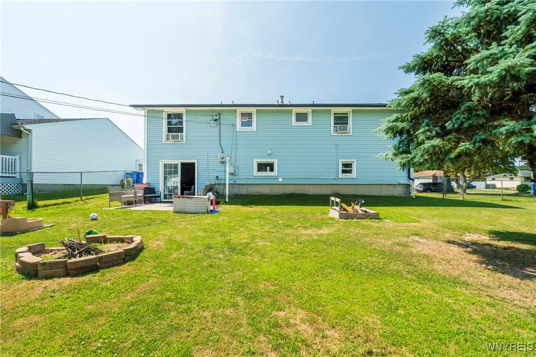 70 Christopher Drive, West Seneca, New York 14224, West Seneca, New York 14224, 3 Bedrooms Bedrooms, 8 Rooms Rooms,1 BathroomBathrooms,Residential,Closed,70 Christopher Drive, West Seneca, New York 14224,0,B1626741