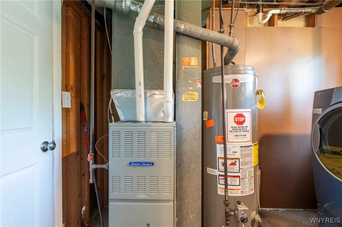 70 Christopher Drive, West Seneca, New York 14224, West Seneca, New York 14224, 3 Bedrooms Bedrooms, 8 Rooms Rooms,1 BathroomBathrooms,Residential,Closed,70 Christopher Drive, West Seneca, New York 14224,0,B1626741