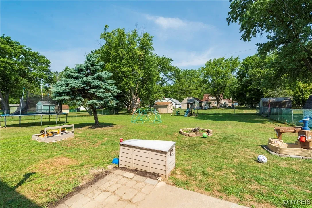 70 Christopher Drive, West Seneca, New York 14224, West Seneca, New York 14224, 3 Bedrooms Bedrooms, 8 Rooms Rooms,1 BathroomBathrooms,Residential,Closed,70 Christopher Drive, West Seneca, New York 14224,0,B1626741