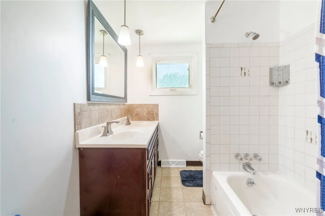 70 Christopher Drive, West Seneca, New York 14224, West Seneca, New York 14224, 3 Bedrooms Bedrooms, 8 Rooms Rooms,1 BathroomBathrooms,Residential,Closed,70 Christopher Drive, West Seneca, New York 14224,0,B1626741