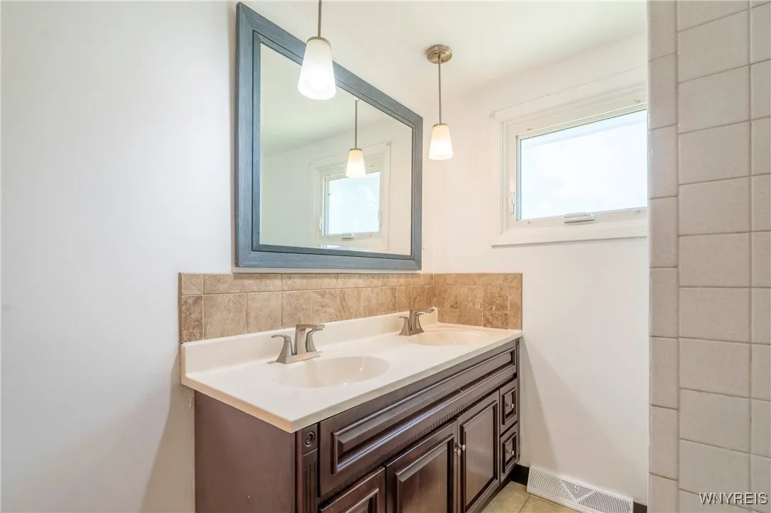 70 Christopher Drive, West Seneca, New York 14224, West Seneca, New York 14224, 3 Bedrooms Bedrooms, 8 Rooms Rooms,1 BathroomBathrooms,Residential,Closed,70 Christopher Drive, West Seneca, New York 14224,0,B1626741