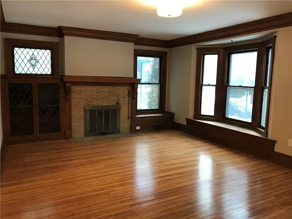 91 Merriman Street 1, Rochester, New York 14607, Rochester, New York 14607, 2 Bedrooms Bedrooms, 5 Rooms Rooms,1 BathroomBathrooms,Residential Lease,For Rent,91 Merriman Street 1, Rochester, New York 14607,R1626799