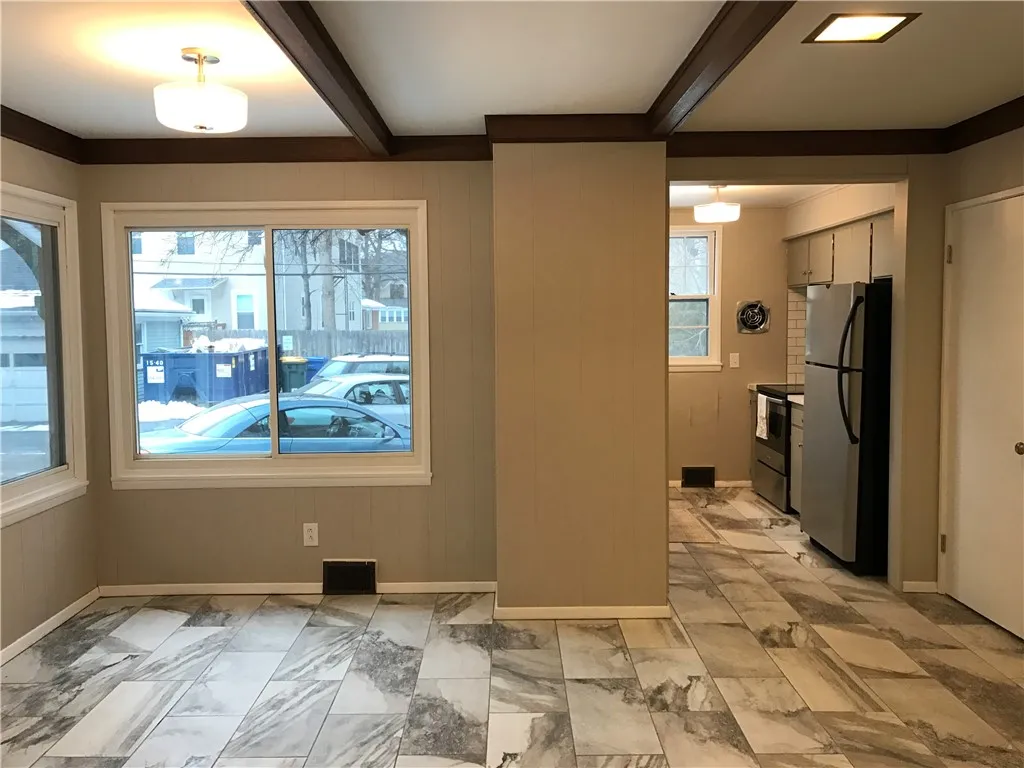 91 Merriman Street 1, Rochester, New York 14607, Rochester, New York 14607, 2 Bedrooms Bedrooms, 5 Rooms Rooms,1 BathroomBathrooms,Residential Lease,For Rent,91 Merriman Street 1, Rochester, New York 14607,R1626799