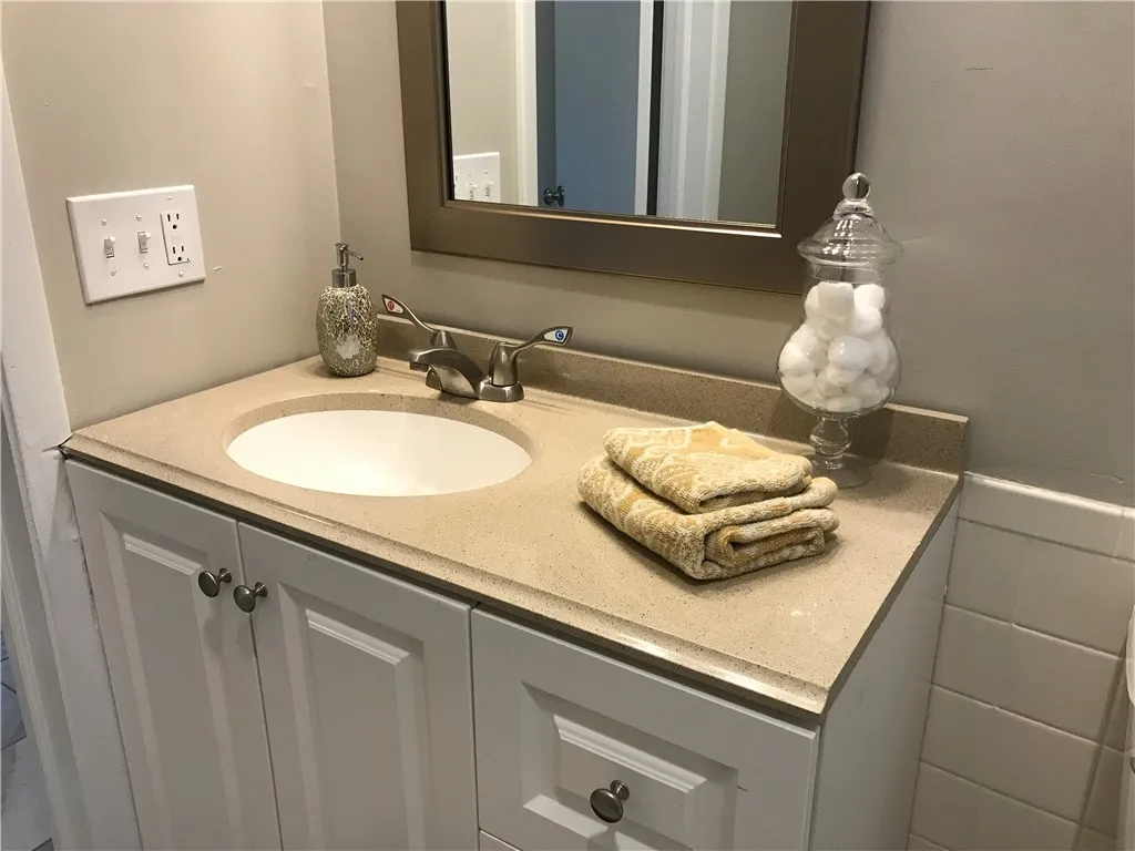 91 Merriman Street 1, Rochester, New York 14607, Rochester, New York 14607, 2 Bedrooms Bedrooms, 5 Rooms Rooms,1 BathroomBathrooms,Residential Lease,For Rent,91 Merriman Street 1, Rochester, New York 14607,R1626799