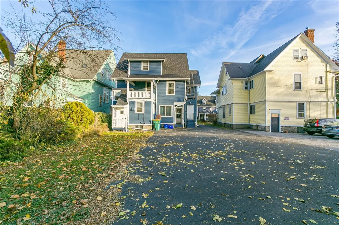91 Merriman Street 1, Rochester, New York 14607, Rochester, New York 14607, 2 Bedrooms Bedrooms, 5 Rooms Rooms,1 BathroomBathrooms,Residential Lease,For Rent,91 Merriman Street 1, Rochester, New York 14607,R1626799