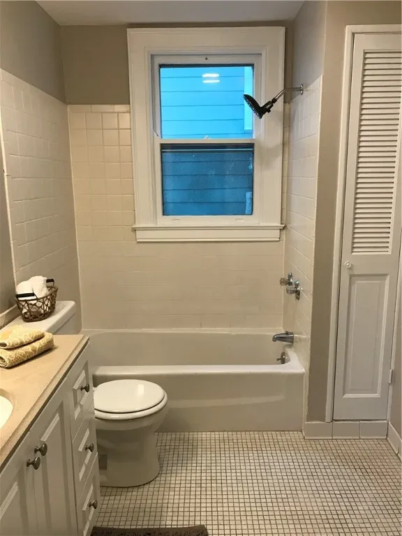 91 Merriman Street 1, Rochester, New York 14607, Rochester, New York 14607, 2 Bedrooms Bedrooms, 5 Rooms Rooms,1 BathroomBathrooms,Residential Lease,For Rent,91 Merriman Street 1, Rochester, New York 14607,R1626799