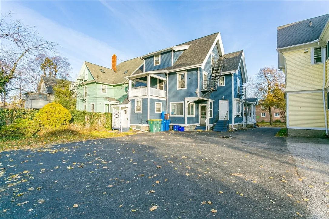 91 Merriman Street 1, Rochester, New York 14607, Rochester, New York 14607, 2 Bedrooms Bedrooms, 5 Rooms Rooms,1 BathroomBathrooms,Residential Lease,For Rent,91 Merriman Street 1, Rochester, New York 14607,R1626799