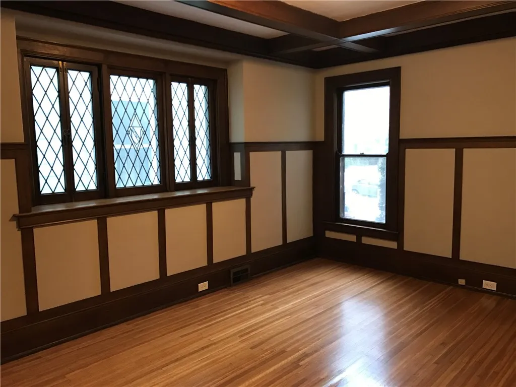 91 Merriman Street 1, Rochester, New York 14607, Rochester, New York 14607, 2 Bedrooms Bedrooms, 5 Rooms Rooms,1 BathroomBathrooms,Residential Lease,For Rent,91 Merriman Street 1, Rochester, New York 14607,R1626799
