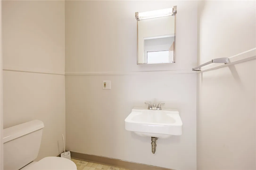2233 Clifford Avenue 2, Rochester, New York 14609, Rochester, New York 14609, 1 Bedroom Bedrooms, 3 Rooms Rooms,1 BathroomBathrooms,Residential Lease,For Rent,2233 Clifford Avenue 2, Rochester, New York 14609,R1626873