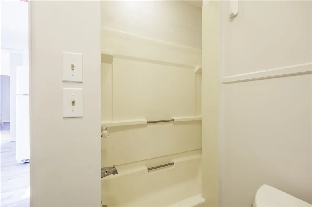 2233 Clifford Avenue 2, Rochester, New York 14609, Rochester, New York 14609, 1 Bedroom Bedrooms, 3 Rooms Rooms,1 BathroomBathrooms,Residential Lease,For Rent,2233 Clifford Avenue 2, Rochester, New York 14609,R1626873