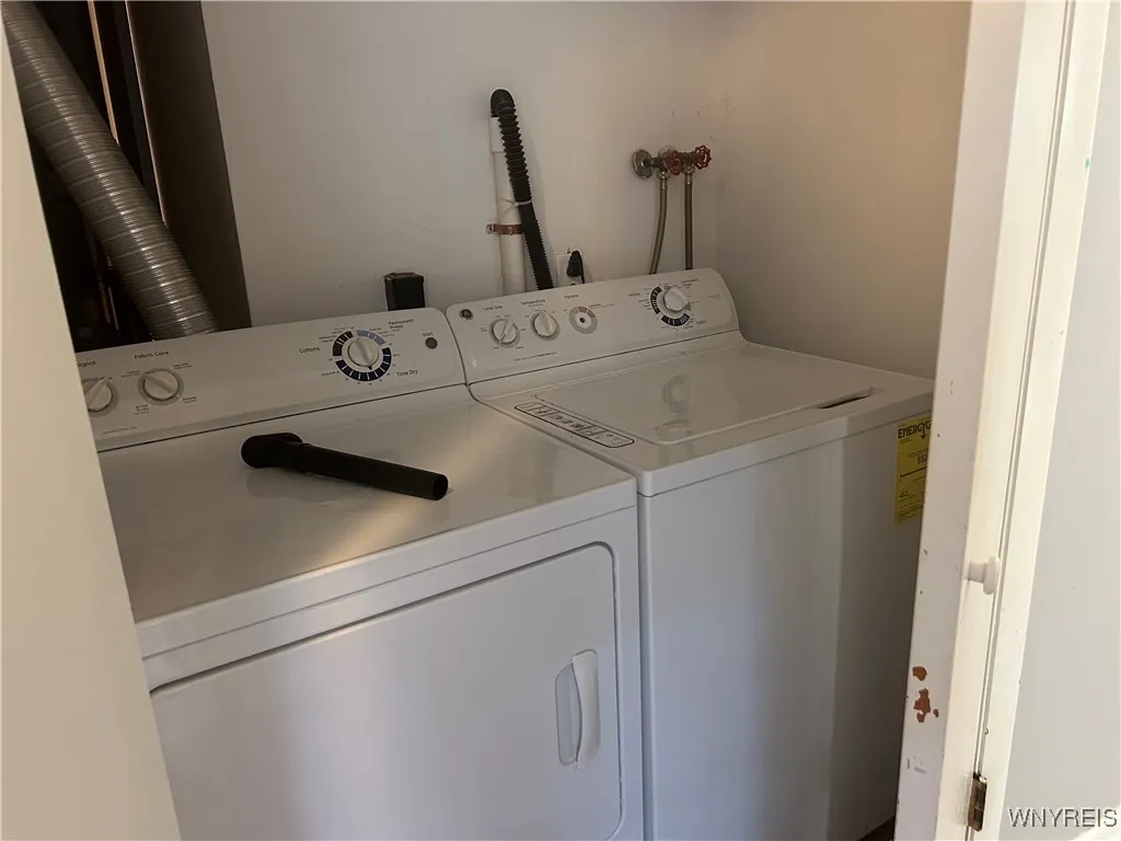 18 Barone Circle, Cheektowaga, New York 14225, Cheektowaga, New York 14225, 3 Bedrooms Bedrooms, 6 Rooms Rooms,1 BathroomBathrooms,Residential Lease,For Rent,18 Barone Circle, Cheektowaga, New York 14225,B1626858
