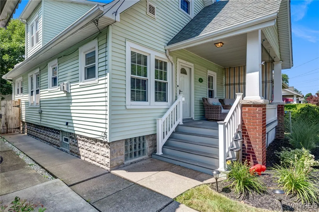 2451 Michigan Avenue, Niagara Falls, New York 1430, Niagara Falls, New York 14305, 4 Bedrooms Bedrooms, 8 Rooms Rooms,1 BathroomBathrooms,Residential,Closed,2451 Michigan Avenue, Niagara Falls, New York 1430,0,B1626844