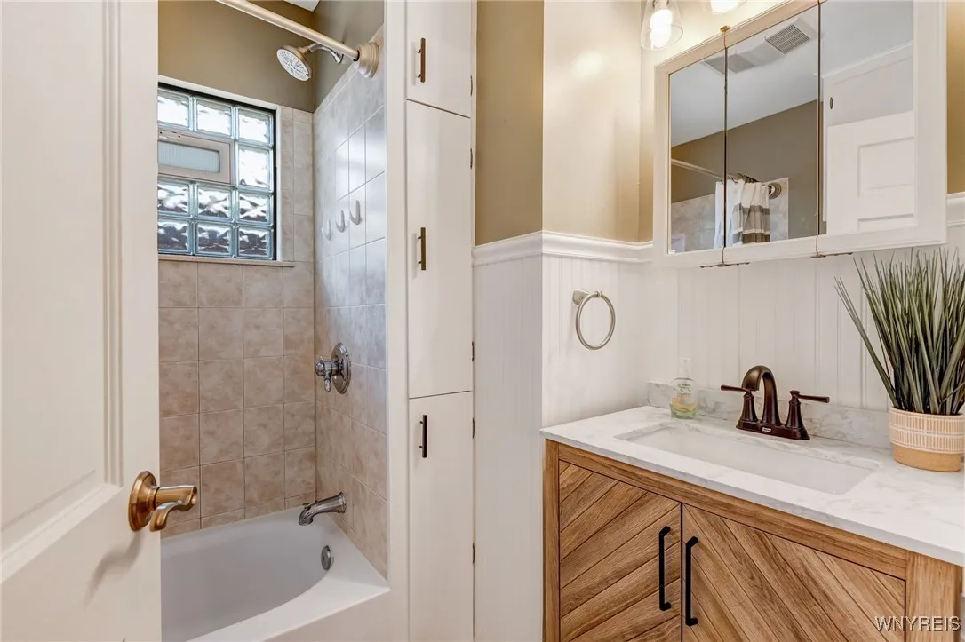 2451 Michigan Avenue, Niagara Falls, New York 1430, Niagara Falls, New York 14305, 4 Bedrooms Bedrooms, 8 Rooms Rooms,1 BathroomBathrooms,Residential,Closed,2451 Michigan Avenue, Niagara Falls, New York 1430,0,B1626844