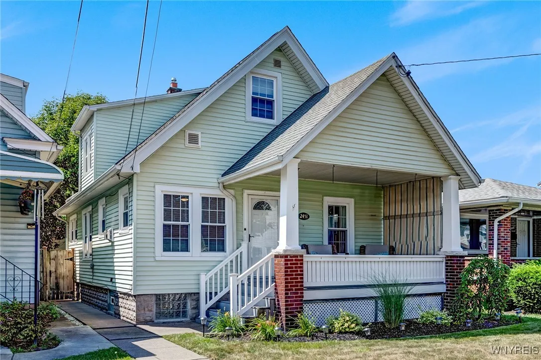 2451 Michigan Avenue, Niagara Falls, New York 1430, Niagara Falls, New York 14305, 4 Bedrooms Bedrooms, 8 Rooms Rooms,1 BathroomBathrooms,Residential,Closed,2451 Michigan Avenue, Niagara Falls, New York 1430,0,B1626844