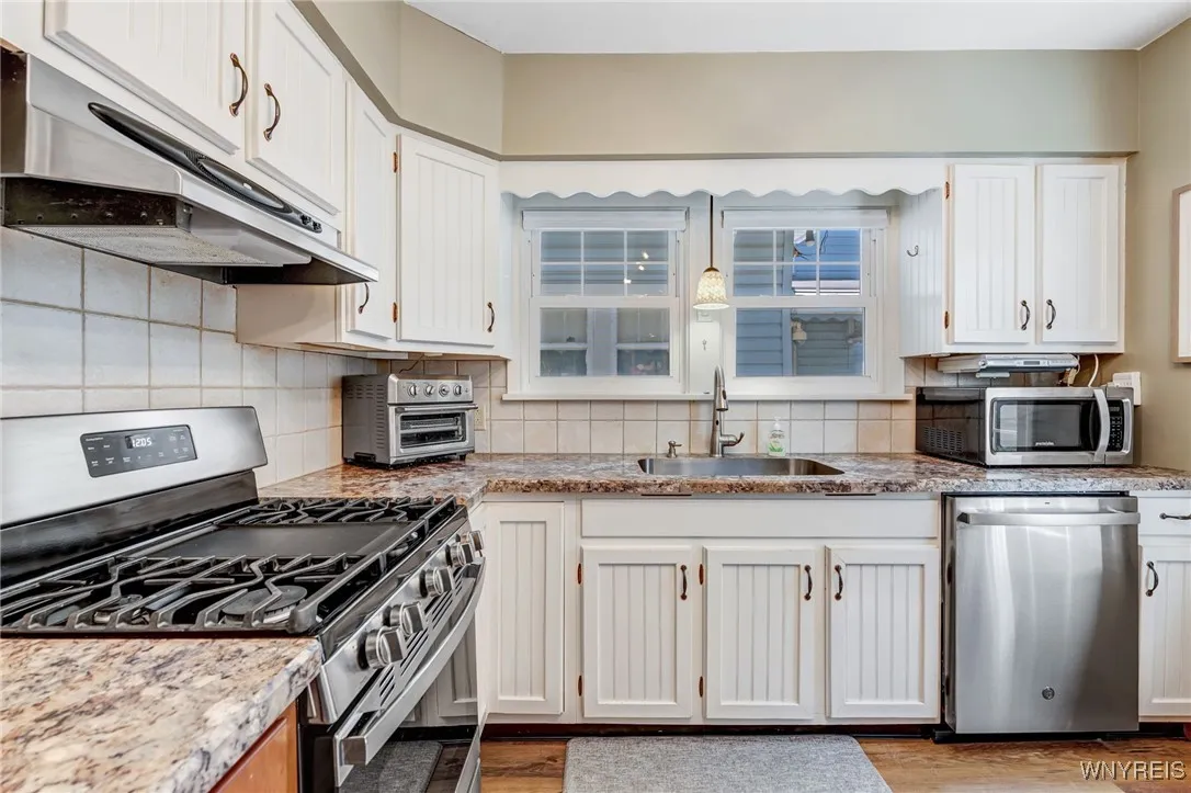 2451 Michigan Avenue, Niagara Falls, New York 1430, Niagara Falls, New York 14305, 4 Bedrooms Bedrooms, 8 Rooms Rooms,1 BathroomBathrooms,Residential,Closed,2451 Michigan Avenue, Niagara Falls, New York 1430,0,B1626844