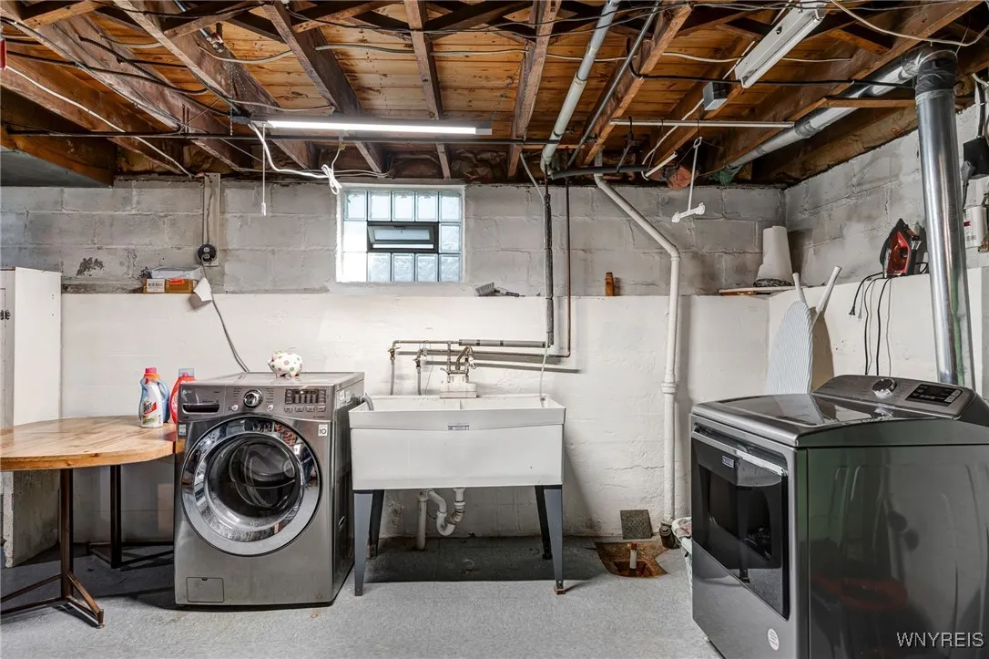 2451 Michigan Avenue, Niagara Falls, New York 1430, Niagara Falls, New York 14305, 4 Bedrooms Bedrooms, 8 Rooms Rooms,1 BathroomBathrooms,Residential,Closed,2451 Michigan Avenue, Niagara Falls, New York 1430,0,B1626844