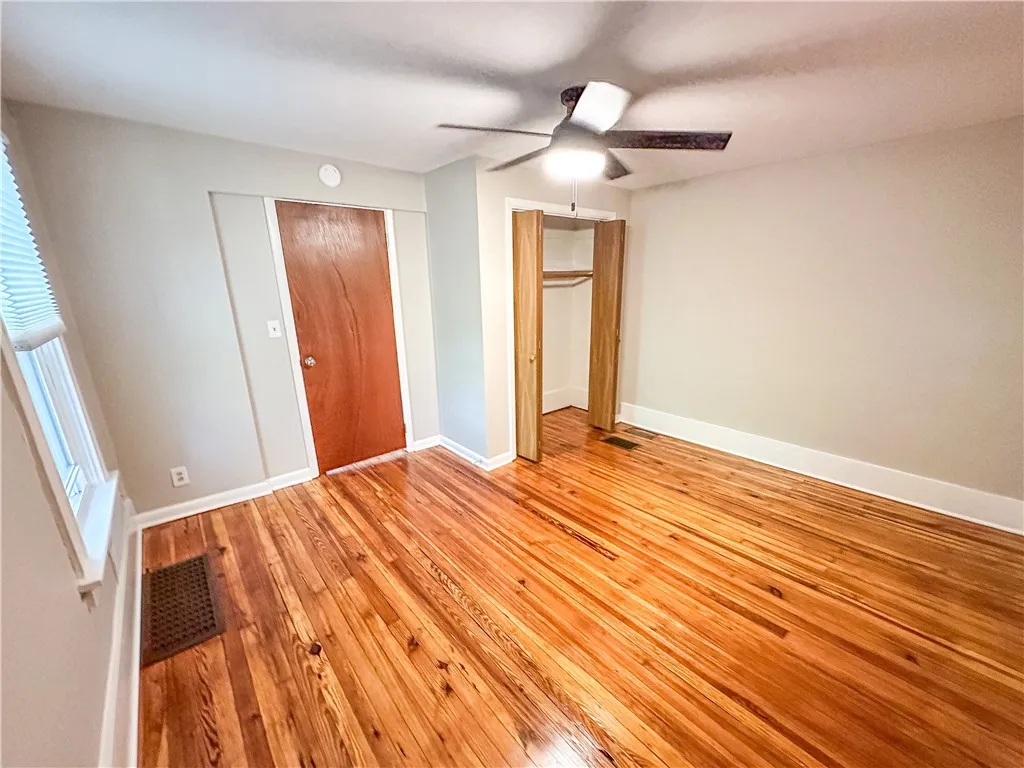 81 Stewart Street 3, Rochester, New York 14620, Rochester, New York 14620, 1 Bedroom Bedrooms, 4 Rooms Rooms,1 BathroomBathrooms,Residential Lease,For Rent,81 Stewart Street 3, Rochester, New York 14620,R1626881