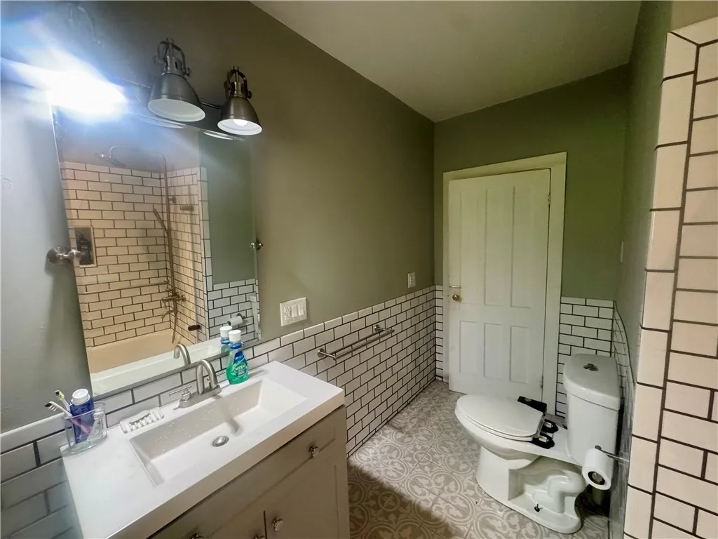 4 King Street, Oneonta, New York 13820, Oneonta, New York 13820, 4 Bedrooms Bedrooms, 10 Rooms Rooms,1 BathroomBathrooms,Residential,Closed,4 King Street, Oneonta, New York 13820,0,R1626537