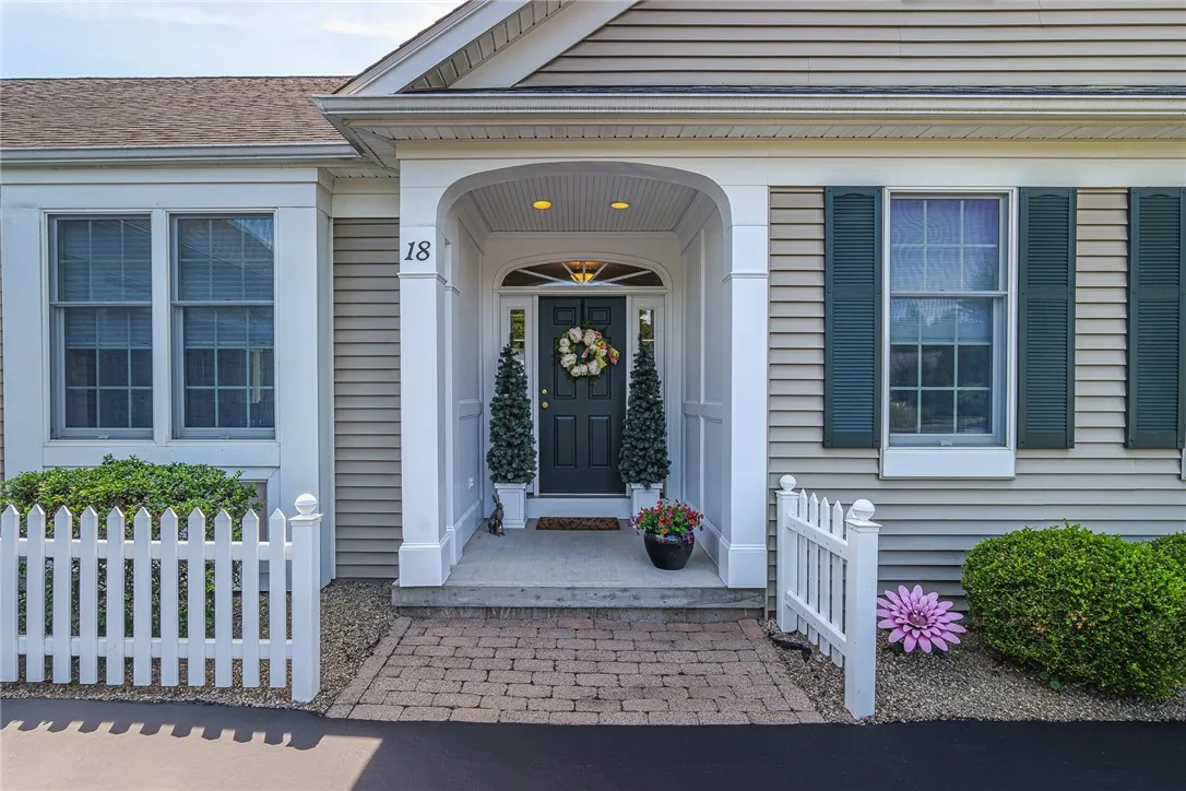 18 Mid Ponds Lane, Pittsford, New York 14534, Pittsford, New York 14534, 2 Bedrooms Bedrooms, 5 Rooms Rooms,2 BathroomsBathrooms,Residential,Closed,18 Mid Ponds Lane, Pittsford, New York 14534,0,R1626181