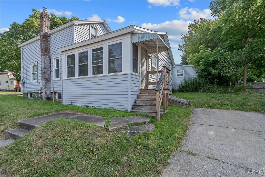 148 West Cayuga Street, Oswego, New York 13126, Oswego, New York 13126, 3 Bedrooms Bedrooms, 5 Rooms Rooms,1 BathroomBathrooms,Residential Lease,For Rent,148 West Cayuga Street, Oswego, New York 13126,S1625562