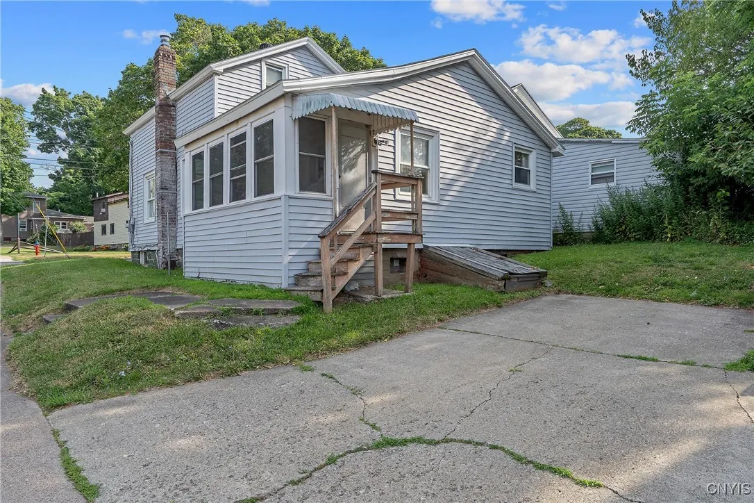 148 West Cayuga Street, Oswego, New York 13126, Oswego, New York 13126, 3 Bedrooms Bedrooms, 5 Rooms Rooms,1 BathroomBathrooms,Residential Lease,For Rent,148 West Cayuga Street, Oswego, New York 13126,S1625562