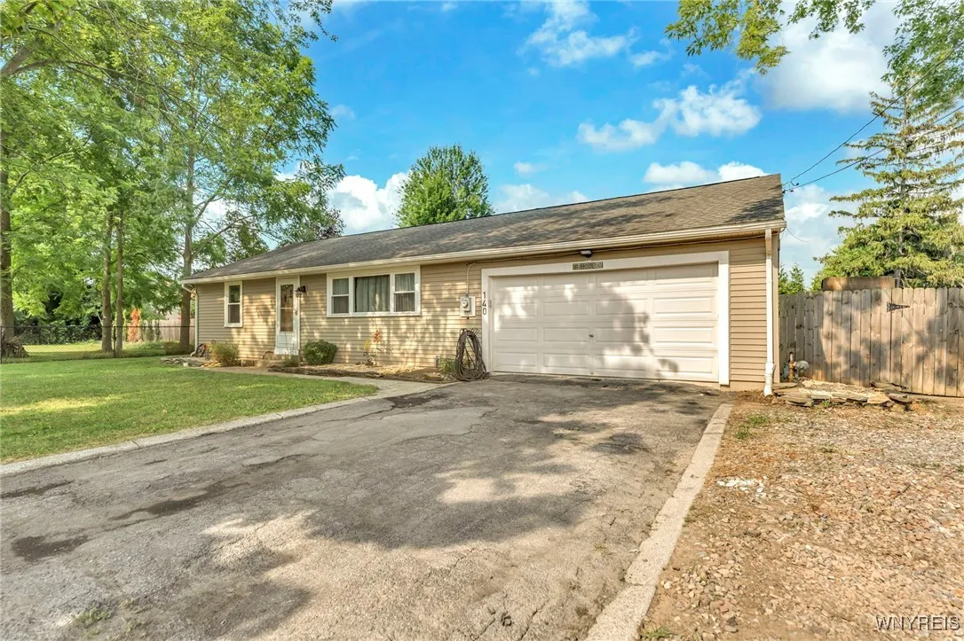 140 Haussauer Road, Amherst, New York 14068, Amherst, New York 14068, 3 Bedrooms Bedrooms, 5 Rooms Rooms,1 BathroomBathrooms,Residential,Closed,140 Haussauer Road, Amherst, New York 14068,0,B1626979