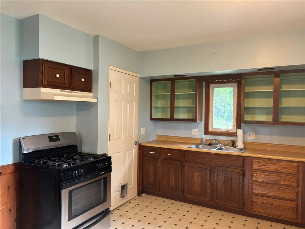 26 Chestnut Ridge Road, Chili, New York 14624, Chili, New York 14624, 2 Bedrooms Bedrooms, 6 Rooms Rooms,1 BathroomBathrooms,Residential,Closed,26 Chestnut Ridge Road, Chili, New York 14624,0,R1626573