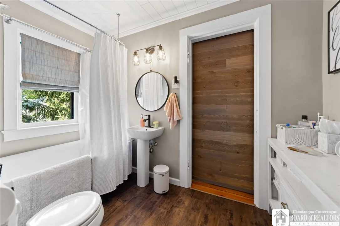 160 Temple Street, Pomfret, New York 14063, Pomfret, New York 14063, 4 Bedrooms Bedrooms, 12 Rooms Rooms,3 BathroomsBathrooms,Residential,Closed,160 Temple Street, Pomfret, New York 14063,0,R1626961