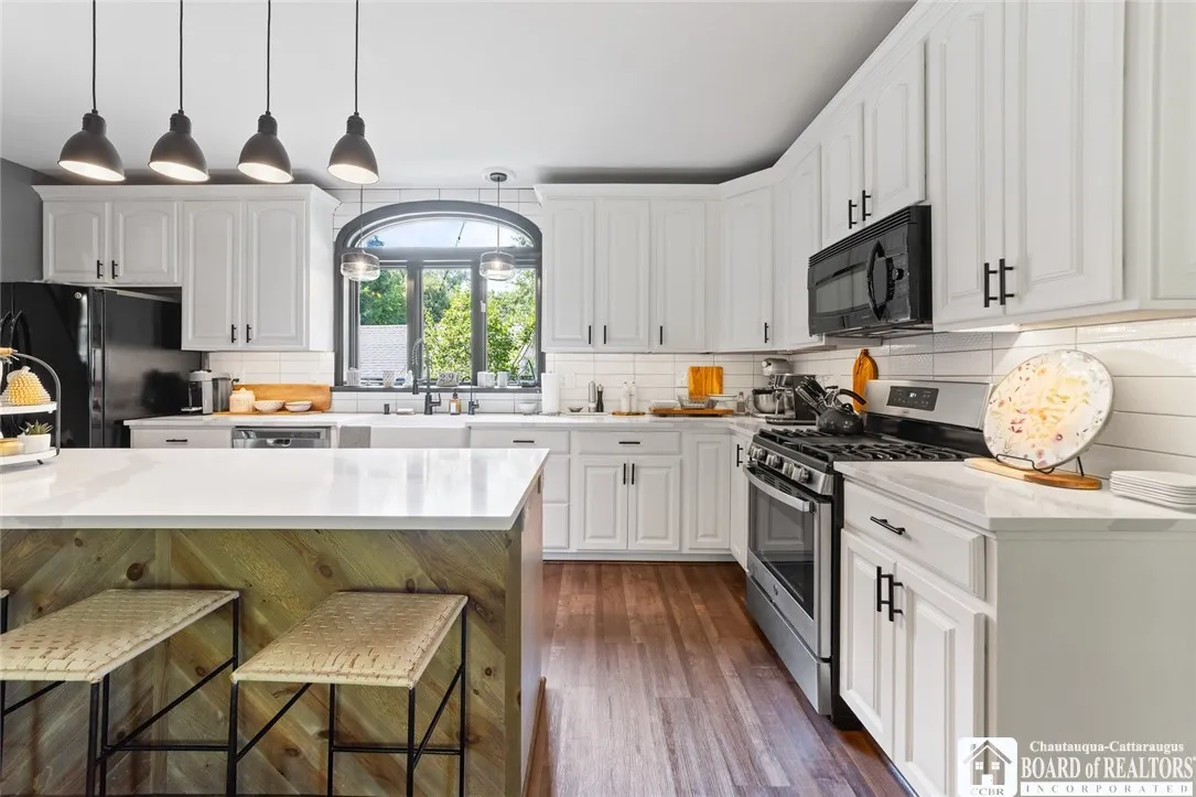 160 Temple Street, Pomfret, New York 14063, Pomfret, New York 14063, 4 Bedrooms Bedrooms, 12 Rooms Rooms,3 BathroomsBathrooms,Residential,Closed,160 Temple Street, Pomfret, New York 14063,0,R1626961