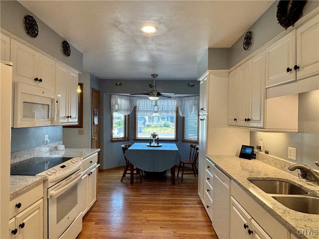 Breakfast area.  Notice the ceiling fan.