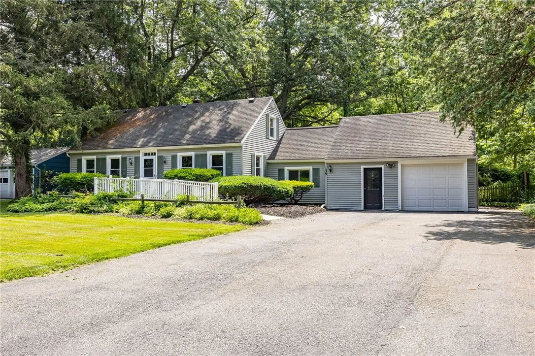 139 Crescent Road, Perinton, New York 14450, Perinton, New York 14450, 4 Bedrooms Bedrooms, 7 Rooms Rooms,2 BathroomsBathrooms,Residential,Closed,139 Crescent Road, Perinton, New York 14450,0,R1622494