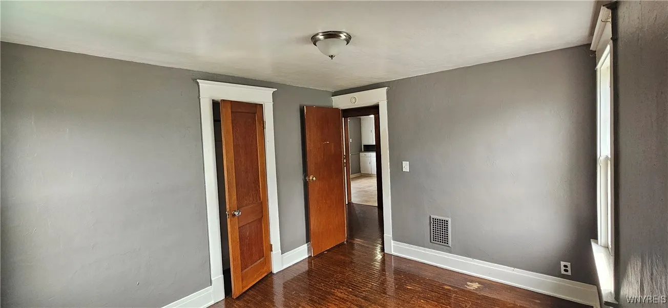 220 Dartmouth Avenue, Buffalo, New York 14215, Buffalo, New York 14215, 2 Bedrooms Bedrooms, 6 Rooms Rooms,1 BathroomBathrooms,Residential Lease,For Rent,220 Dartmouth Avenue, Buffalo, New York 14215,B1626954