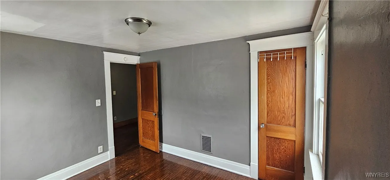 220 Dartmouth Avenue, Buffalo, New York 14215, Buffalo, New York 14215, 2 Bedrooms Bedrooms, 6 Rooms Rooms,1 BathroomBathrooms,Residential Lease,For Rent,220 Dartmouth Avenue, Buffalo, New York 14215,B1626954