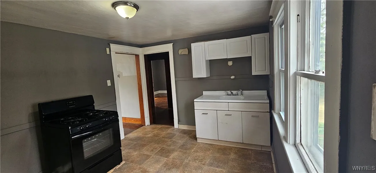 220 Dartmouth Avenue, Buffalo, New York 14215, Buffalo, New York 14215, 2 Bedrooms Bedrooms, 6 Rooms Rooms,1 BathroomBathrooms,Residential Lease,For Rent,220 Dartmouth Avenue, Buffalo, New York 14215,B1626954