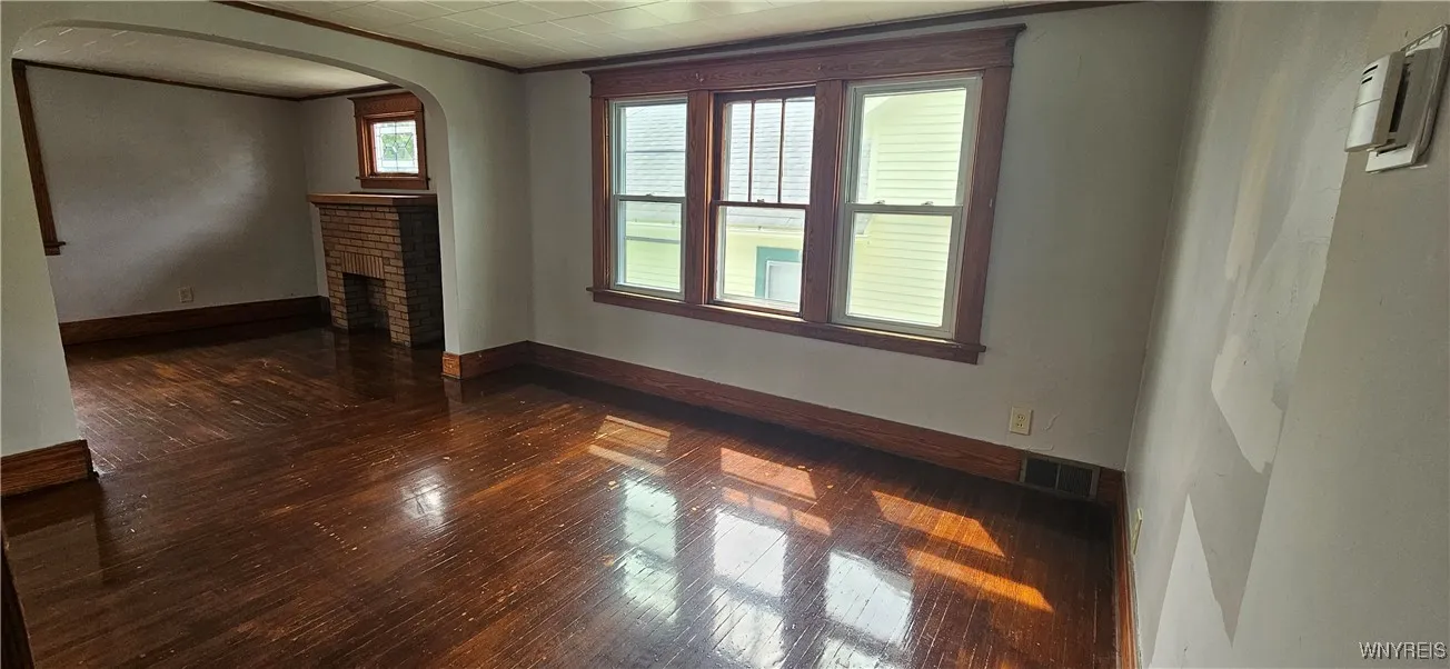 220 Dartmouth Avenue, Buffalo, New York 14215, Buffalo, New York 14215, 2 Bedrooms Bedrooms, 6 Rooms Rooms,1 BathroomBathrooms,Residential Lease,For Rent,220 Dartmouth Avenue, Buffalo, New York 14215,B1626954