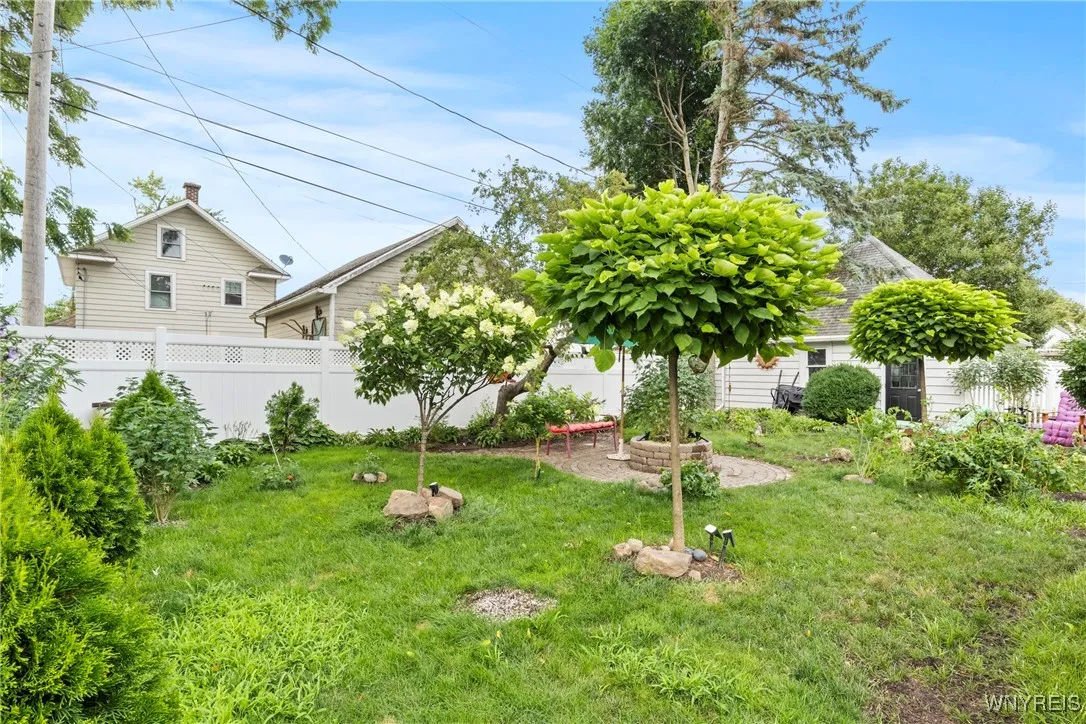 529 Willow Street, Lockport City, New York 14094, Lockport City, New York 14094, 3 Bedrooms Bedrooms, 10 Rooms Rooms,2 BathroomsBathrooms,Residential,Closed,529 Willow Street, Lockport City, New York 14094,0,B1626936