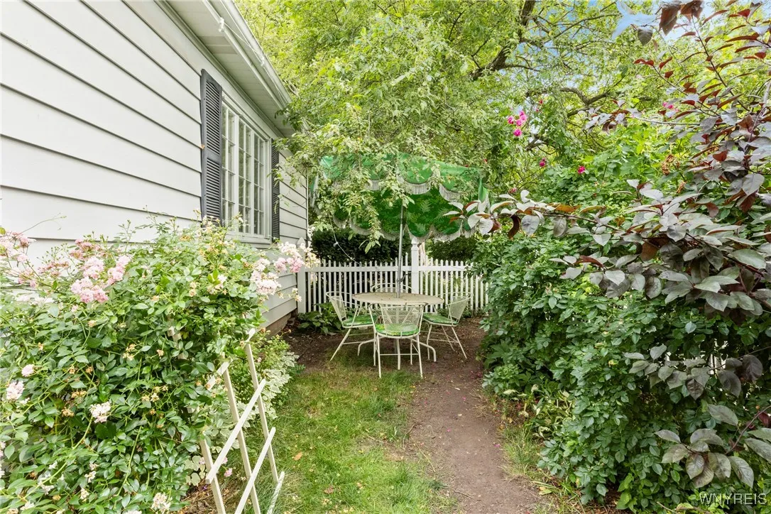 529 Willow Street, Lockport City, New York 14094, Lockport City, New York 14094, 3 Bedrooms Bedrooms, 10 Rooms Rooms,2 BathroomsBathrooms,Residential,Closed,529 Willow Street, Lockport City, New York 14094,0,B1626936