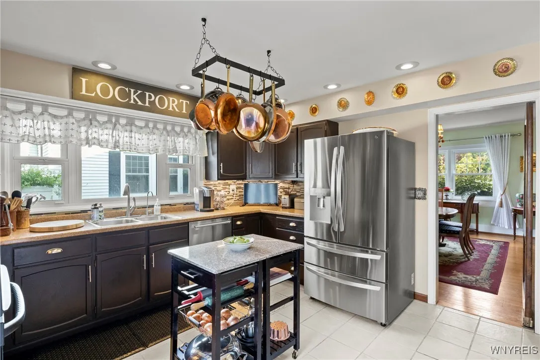 529 Willow Street, Lockport City, New York 14094, Lockport City, New York 14094, 3 Bedrooms Bedrooms, 10 Rooms Rooms,2 BathroomsBathrooms,Residential,Closed,529 Willow Street, Lockport City, New York 14094,0,B1626936