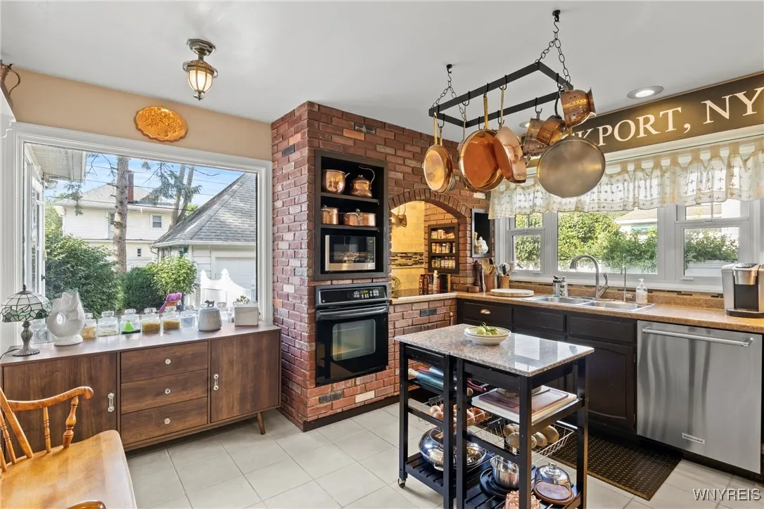 529 Willow Street, Lockport City, New York 14094, Lockport City, New York 14094, 3 Bedrooms Bedrooms, 10 Rooms Rooms,2 BathroomsBathrooms,Residential,Closed,529 Willow Street, Lockport City, New York 14094,0,B1626936