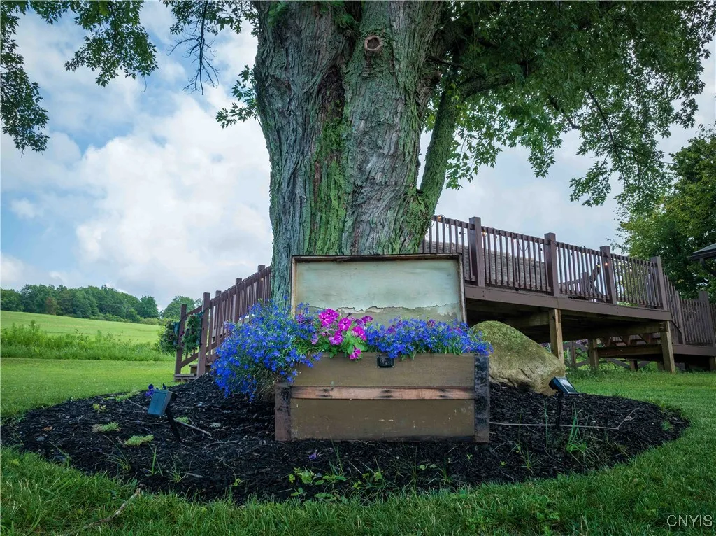 4212 Young Road, Onondaga, New York 13215, Onondaga, New York 13215, 4 Bedrooms Bedrooms, 9 Rooms Rooms,2 BathroomsBathrooms,Residential,Closed,4212 Young Road, Onondaga, New York 13215,0,S1626240