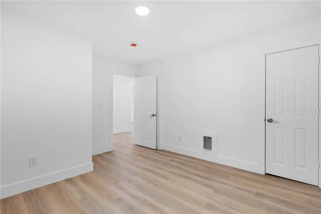 288 Emerson Street, Rochester, New York 14613, Rochester, New York 14613, 4 Bedrooms Bedrooms, 8 Rooms Rooms,2 BathroomsBathrooms,Residential,Closed,288 Emerson Street, Rochester, New York 14613,0,R1626813